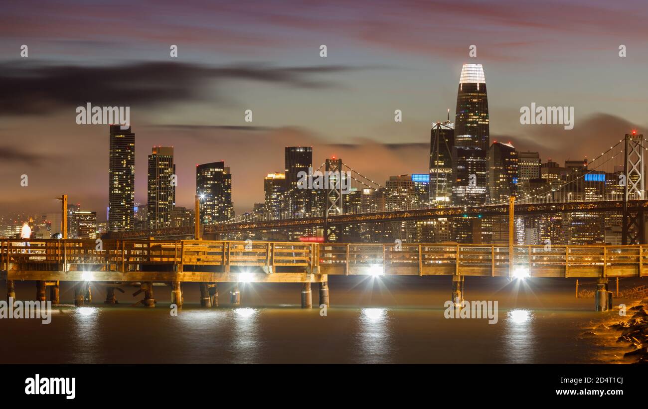 Skyline de San Francisco et Bay Bridge Banque D'Images