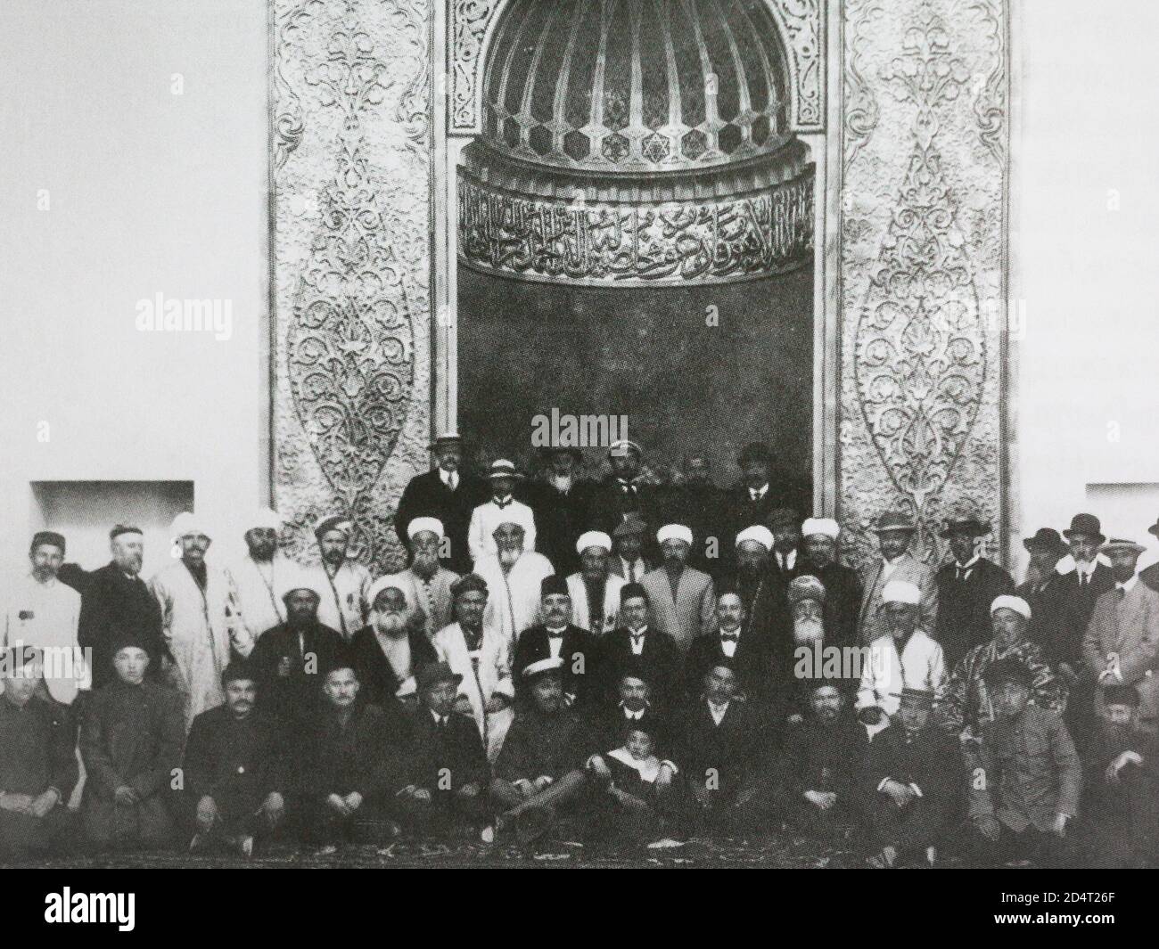 Délégués du 4ème Congrès des musulmans de Russie et de plusieurs paroissiens dans la mosquée. Banque D'Images