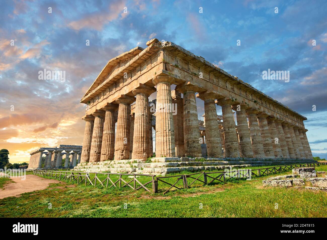 L'ancien temple grec Doric de Hera de Paestum construit en 460–450 av. J.-C. Site archéologique de Paestum, Italie. Banque D'Images