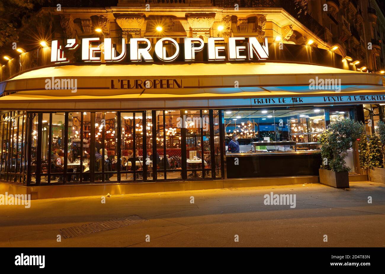 Brasserie De La Gare De Lyon Paris Europeen a résisté en face de la gare de Lyon à Paris depuis plus d'un  siècle.Il a gagné sa réputation comme un magnifique brasserie, spécialisée  dans Photo Stock - Alamy