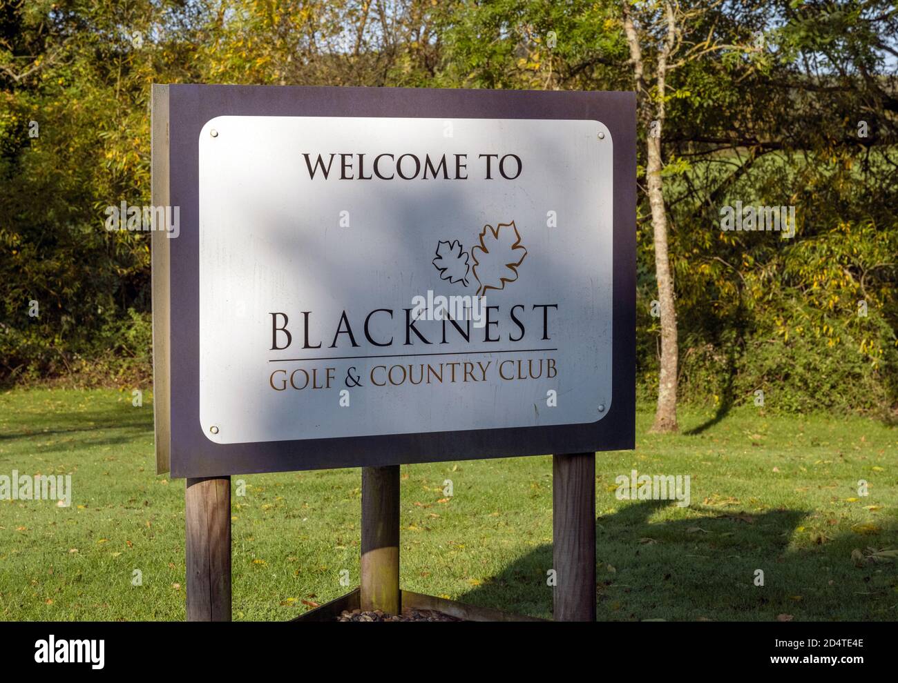 Blacknest Golf and Country Club, Blacknest, Hampshire, Angleterre, Royaume-Uni - vue du panneau de bienvenue au club Banque D'Images