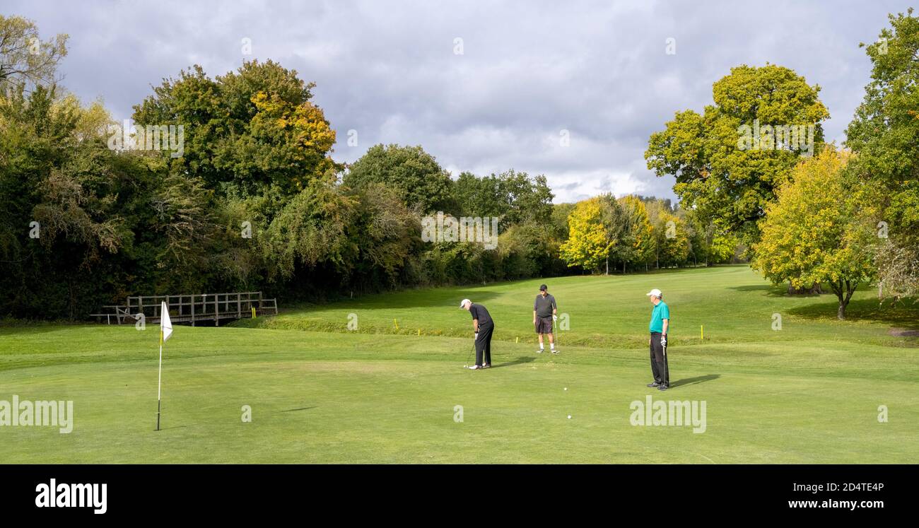 Blacknest Golf and Country Club, Blacknest, Hampshire, Angleterre, Royaume-Uni vue des joueurs sur le parcours. Banque D'Images