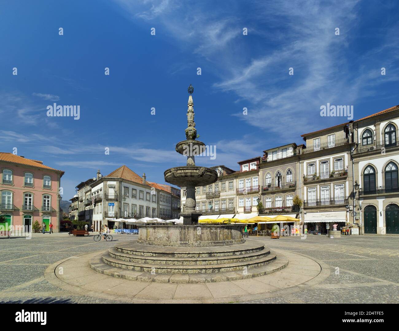 Portugal, Costa Verde, quartier Minho, Ponte de Lima, fontaine sur la place principale Banque D'Images
