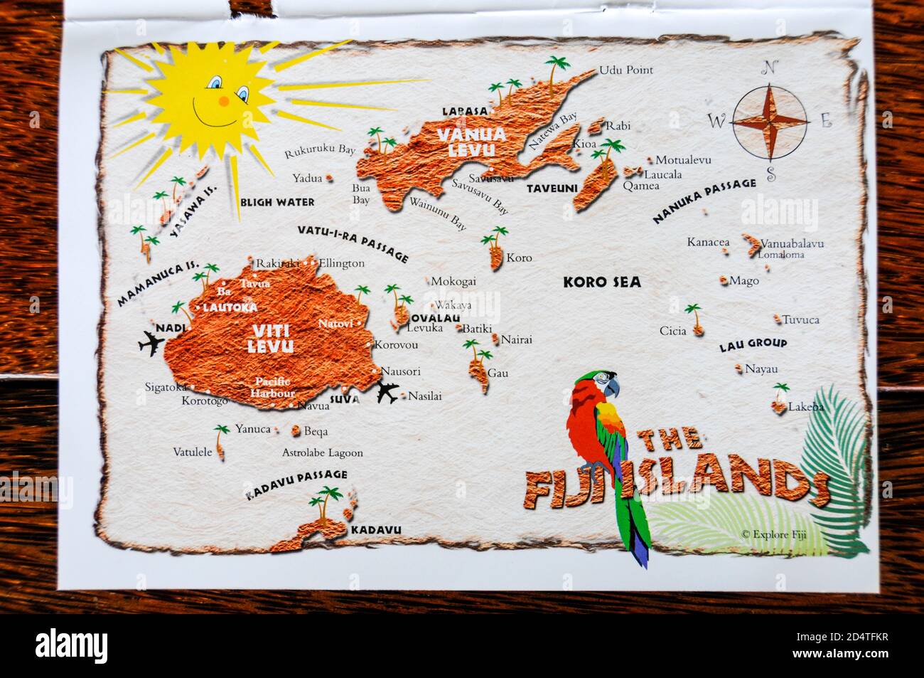 Une carte touristique en toile de thé des Fidji, et les îles environnantes  dans le Pacifique Sud à Fidji dans le Pacifique Sud Photo Stock - Alamy
