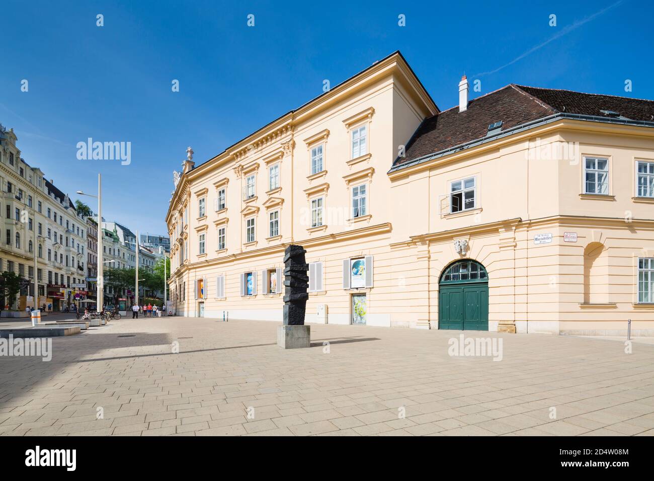 VIENNE - MAI 3 : édifice du théâtre Dschungel du Museumsquartier MQ à Vienne, Autriche, avec ciel bleu le 3 mai 2018 Banque D'Images