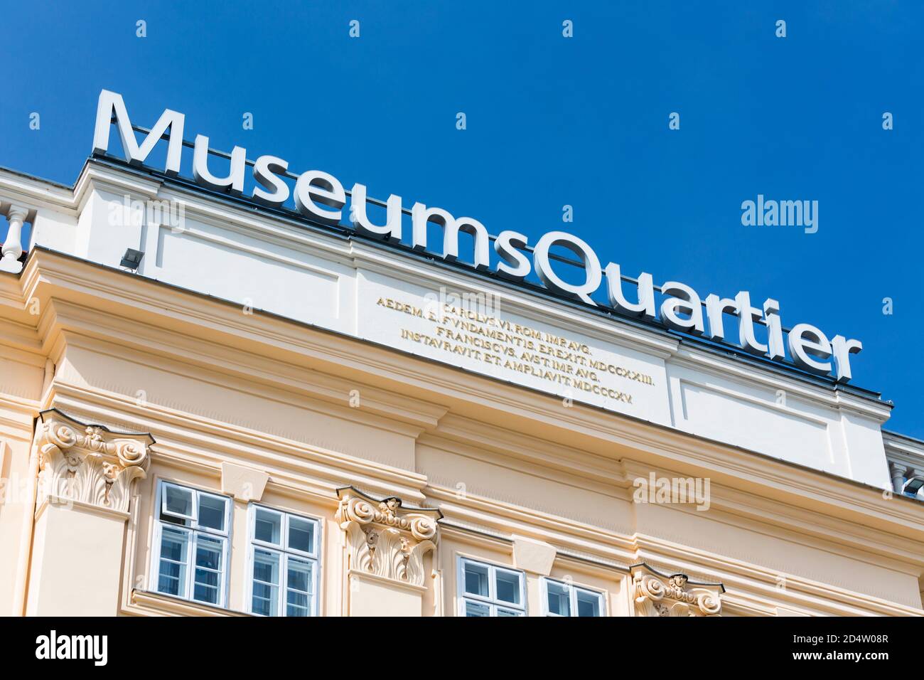 VIENNE - MAI 3 : bâtiment principal du Museumsquartier MQ à Vienne, Autriche, avec ciel bleu le 3 mai 2018 Banque D'Images