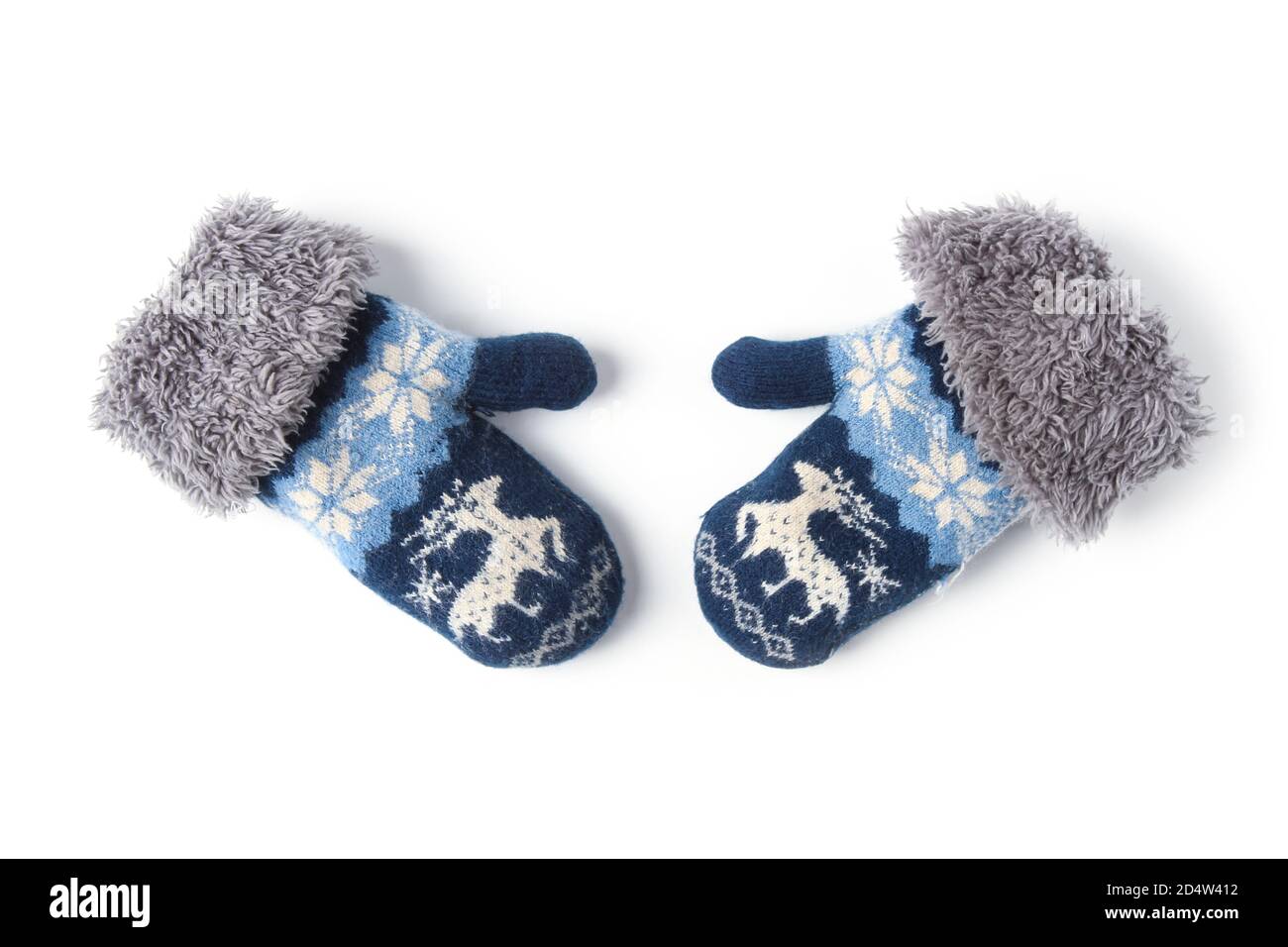 Moufles tricotées en laine pour bébé avec cerf isolé sur blanc Photo Stock  - Alamy