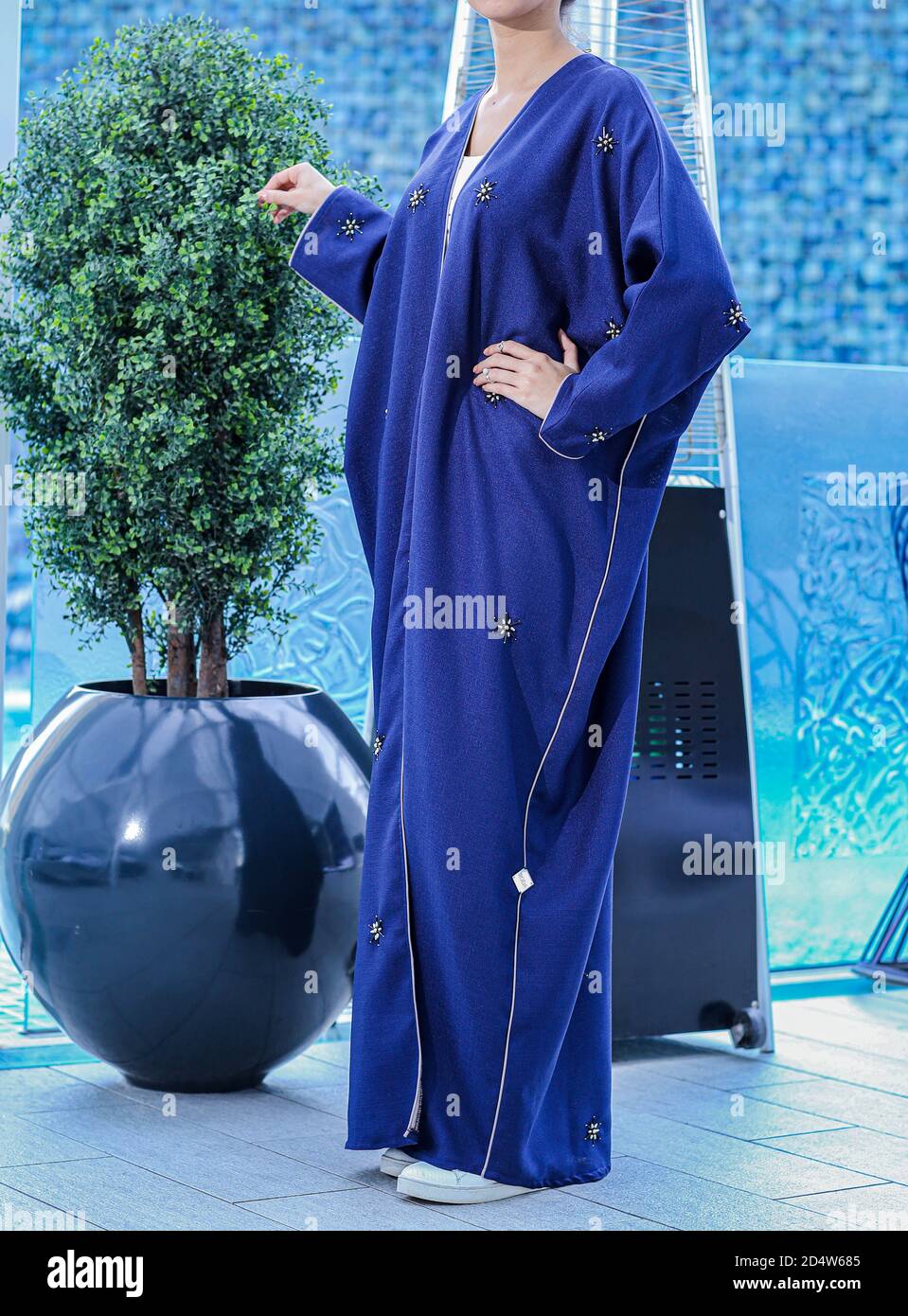 Robe arabe, Abaya avec femme arabe Photo Stock - Alamy