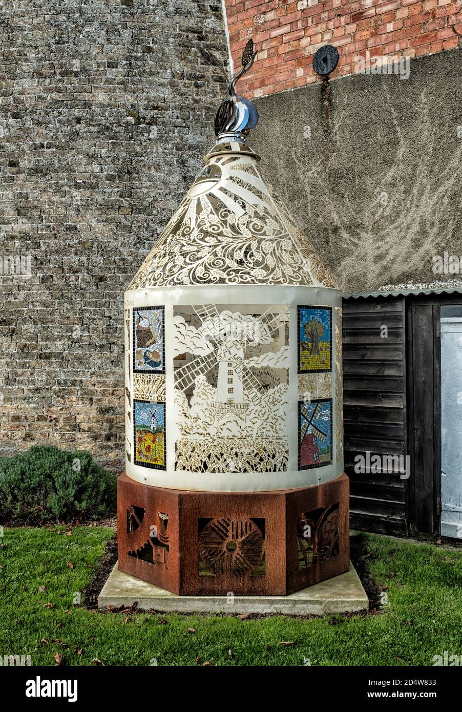 Travaux d'art métallique sur le côté de Molton Mill, dans le Lincolnshire. Banque D'Images