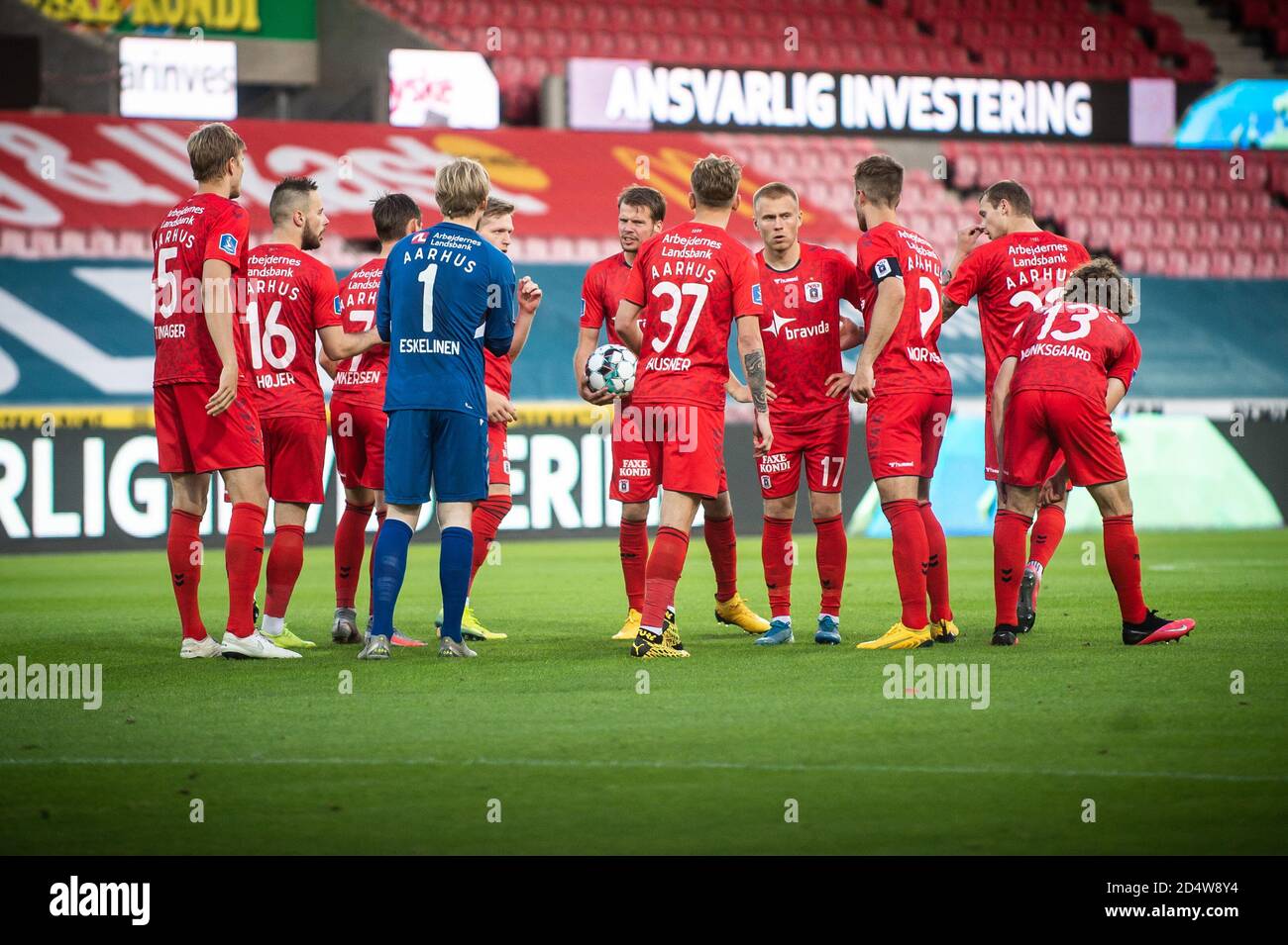 Herning, Danemark. 21 juin 2020. Les joueurs d'Aarhus GF se rassemblent en cercle lors du match 3F Superliga entre le FC Midtjylland et l'Aarhus GF au MCH Arena de Herning. (Crédit photo: Gonzales photo - Morten Kjaer). Banque D'Images