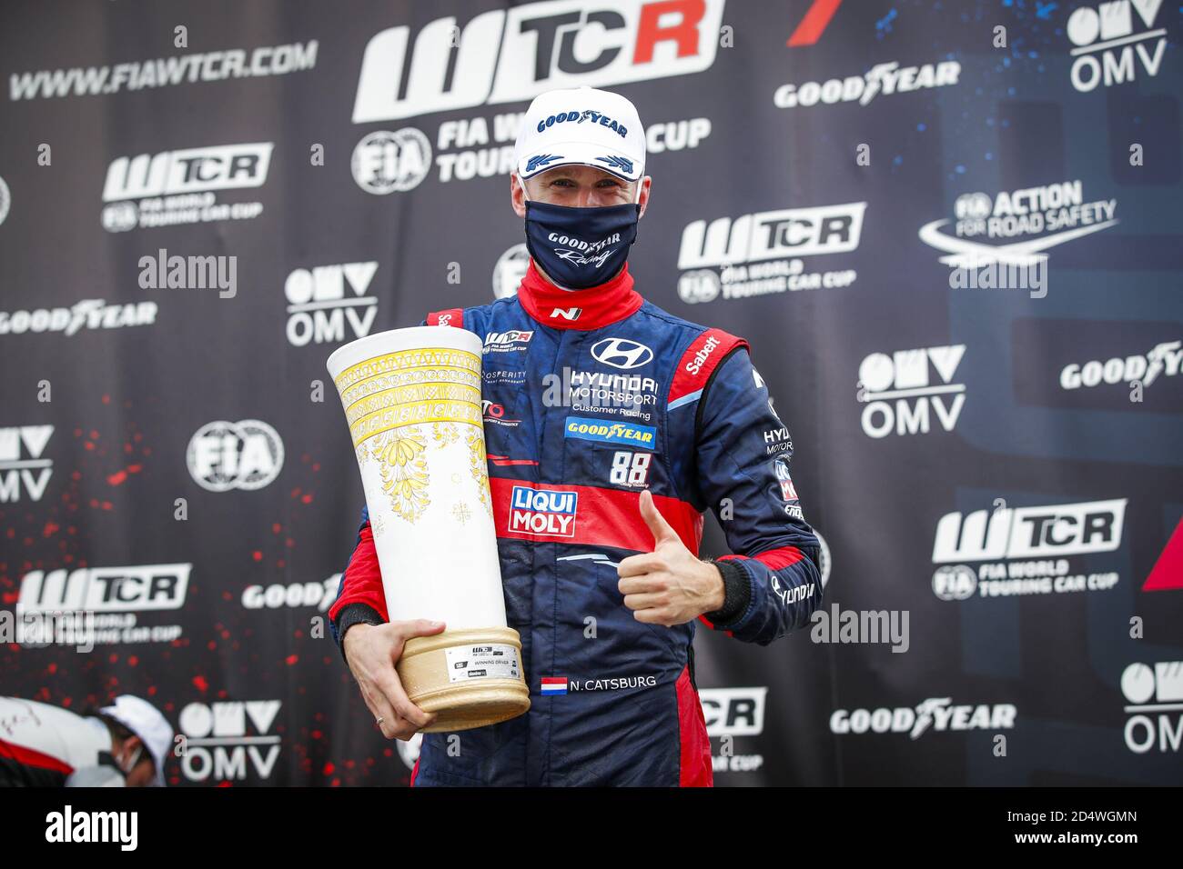 Catsburg Nicky (nld), Engstler Hyundai N Liqui Moly Racing Team, Hyundai i30 N TCR, portrait célébrant la victoire lors de la course WTCR 2020 de la FIA en Slovaquie, 3e manche de la coupe du monde de la voiture de tourisme 2020 de la FIA, sur le circuit automobile de Slovaquie d'Autotodrom, du 9 au 11 octobre 2020 à Orechova Poton, Slovaquie - photo Florent Gooden / DPPI crédit: LM/DPPI/Florent Gooden/Alamy Live News Banque D'Images