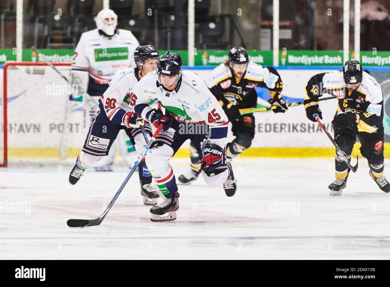 Frederikshavn, Danemark. 11 octobre 2020. Mathias H. Molgaard (45) de Frederikshavn White Hawks vu dans le match de hockey sur glace Metalligaen entre Frederikshavn White Hawks et Herlev Eagles à la Nordjyske Bank Arena à Frederikshavn. (Crédit photo : Gonzales photo/Alamy Live News Banque D'Images