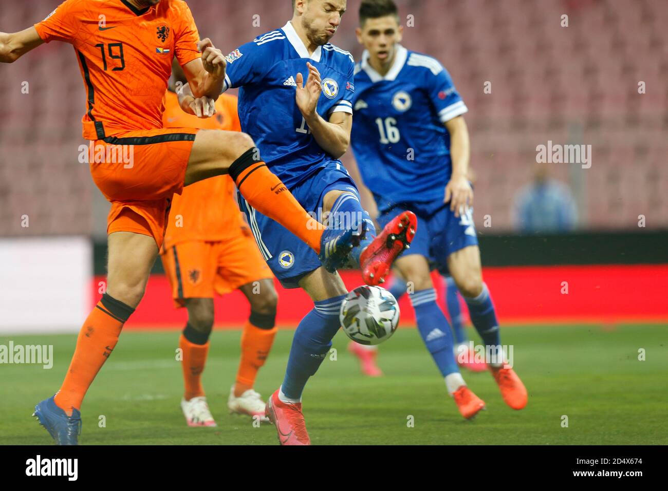 Joueur bosniaque Siniša Saničanin pendant la Ligue des Nations de l'UEFA Bosnie-Herzégovine et pays-Bas à Zenica, Bosnie-Herzégovine. 11 octobre 2020. Au stade Bilino Polje. Crédit : Amel Emric/Alamy Live News Banque D'Images