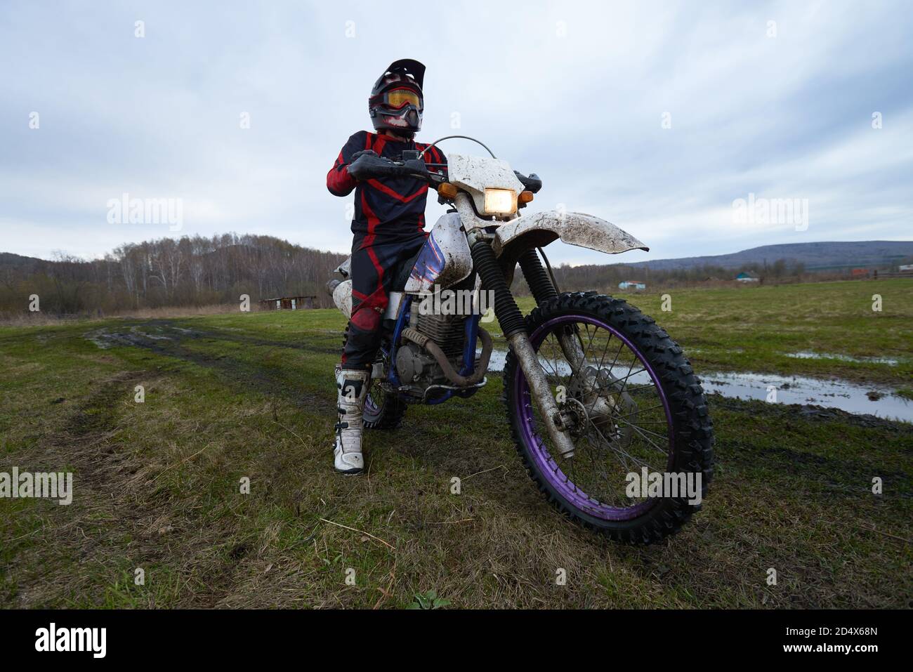Rider course départ à la campagne Banque D'Images