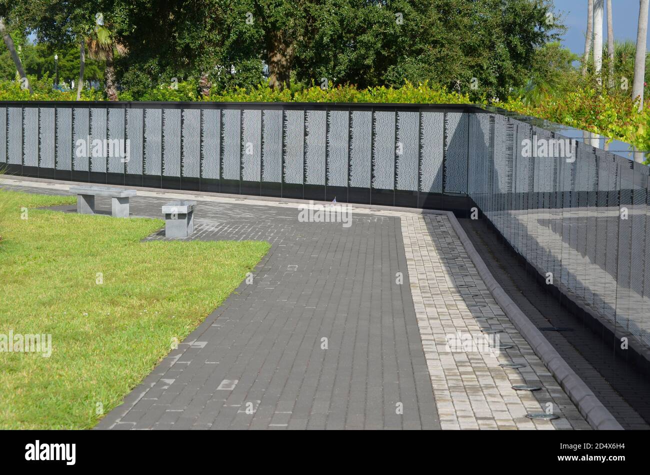 Vietnam Memorial Wall du sud-ouest de la Floride, au Veterans Park à Punta Gorda est une réplique à demi-échelle du Vietnam Veterans Memorial à Washington DC Banque D'Images