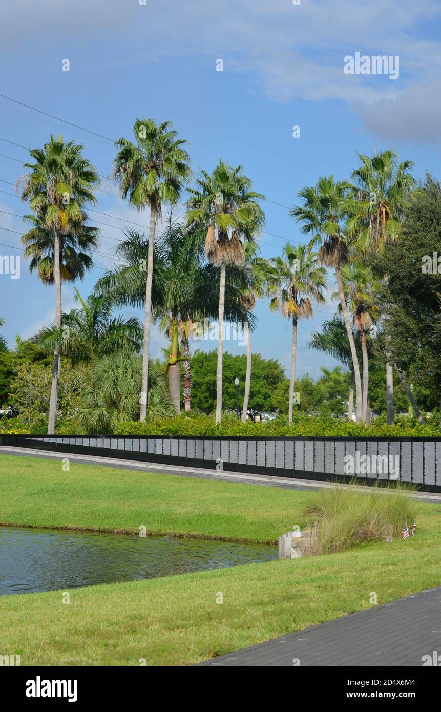 Vietnam Memorial Wall du sud-ouest de la Floride, au Veterans Park à Punta Gorda est une réplique à demi-échelle du Vietnam Veterans Memorial à Washington DC Banque D'Images