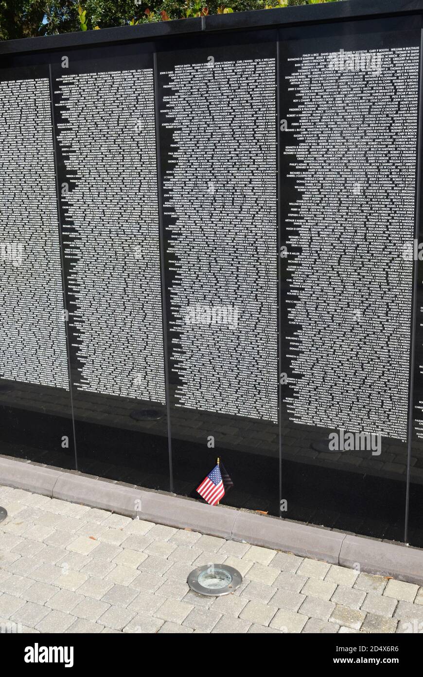 Vietnam Memorial Wall du sud-ouest de la Floride, au Veterans Park à Punta Gorda est une réplique à demi-échelle du Vietnam Veterans Memorial à Washington DC Banque D'Images