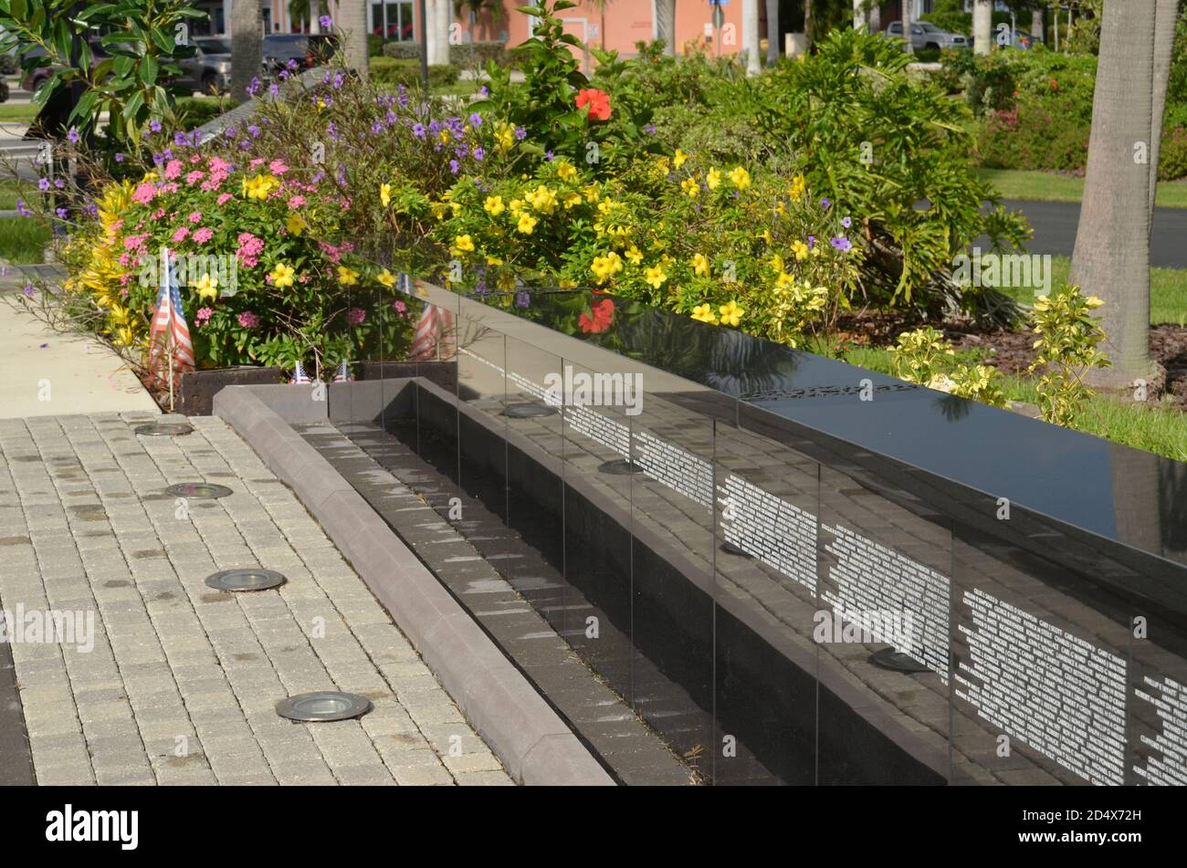 Vietnam Memorial Wall du sud-ouest de la Floride, au Veterans Park à Punta Gorda est une réplique à demi-échelle du Vietnam Veterans Memorial à Washington DC Banque D'Images