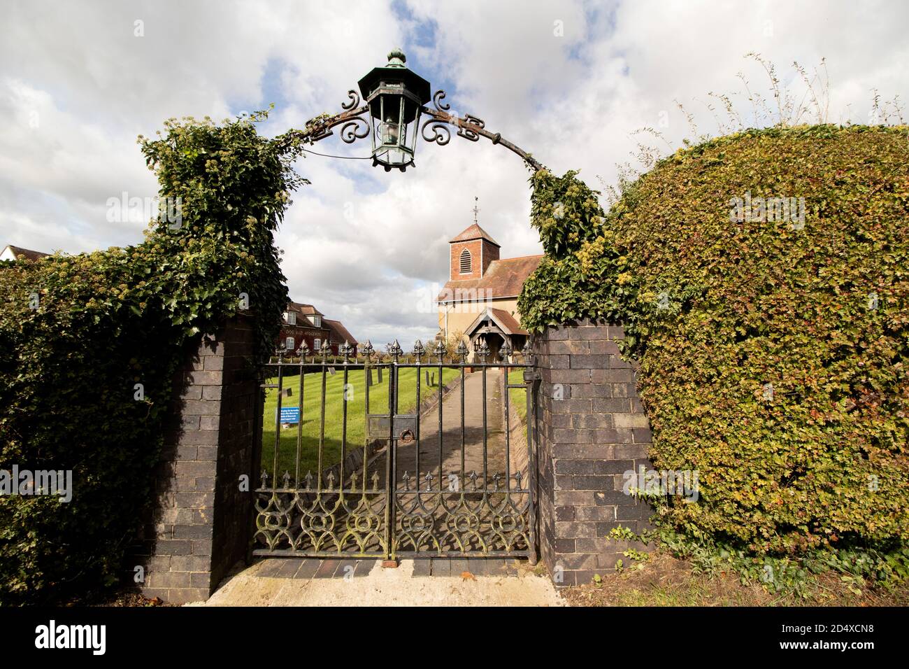 L'église du XIIe siècle de St James' Dadlington, Leicestershire, Royaume-Uni. L'église est le seul site enregistré pour les morts de la bataille voisine de Bosworth. En 1511, le roi Henri VIII autorisa la fondation de la chapelle d'infanterie ici pour commémorer les âmes de ceux qui ont été tués à la bataille de Bosworth en 1485 qui a été combattu dans cette paroisse au champ de Redemore. Banque D'Images