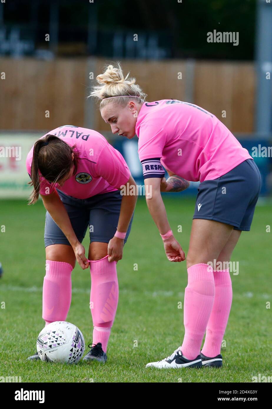 Horley, Royaume-Uni. 11 octobre 2020. Naomi Cole de Crawley Wasps Dames lors du match de la Ligue nationale des femmes de la FA - Southern Premier Division entre Crawley Wasps Dames et Watford Dames à Horley Town le 11 octobre 2020 à Horley, Angleterre Credit: Action Foto Sport/Alay Live News Banque D'Images