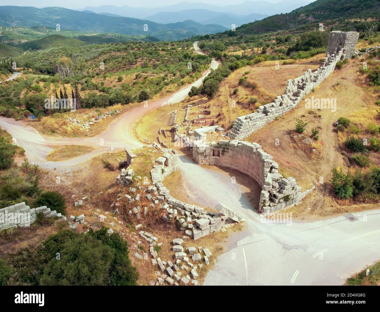 Vue aérienne des ruines de la porte d'Arcadie dans l'ancien Messini, Grèce Banque D'Images