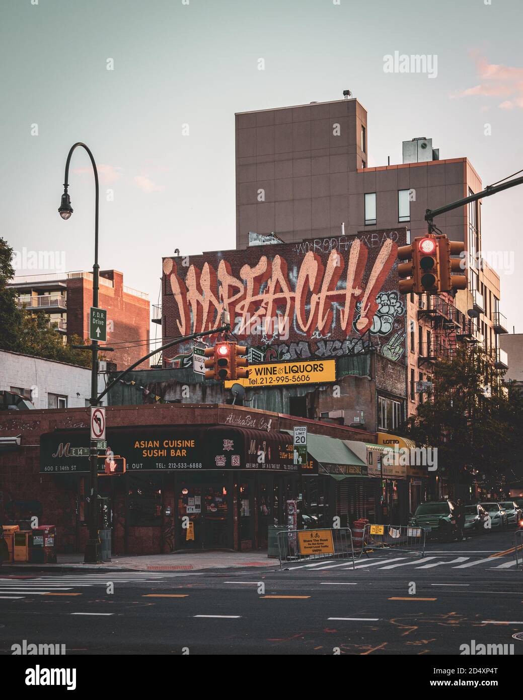 L'intersection de la 14e rue et de l'avenue B, dans l'East Village, Manhattan, New York Banque D'Images