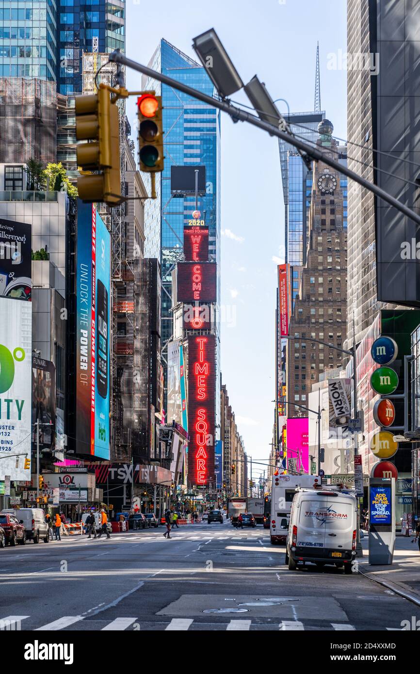 Manhattan, New York - 8 octobre 2020 : rues vides de Times Square pendant la pandémie du coronavirus. Banque D'Images