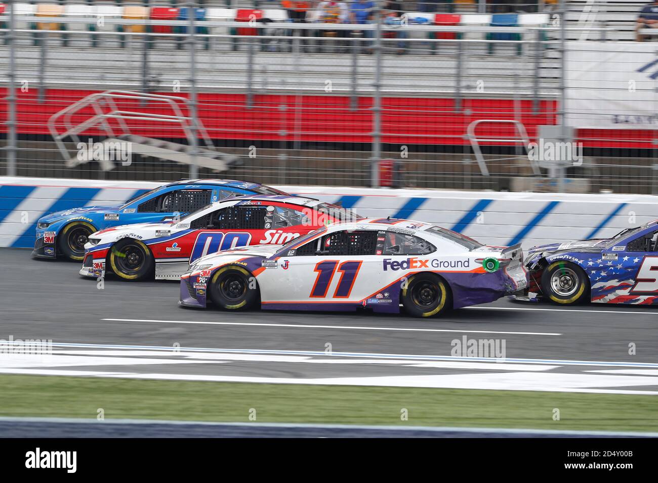 Concord, Caroline du Nord, États-Unis. 11 octobre 2020. Denny Hamlin (11) se présente à la Bank of America ROVAL 400 au circuit automobile de Charlotte ROVAL à Concord, en Caroline du Nord. Crédit : Stephen A. Arce/ASP/ZUMA Wire/Alamy Live News Banque D'Images