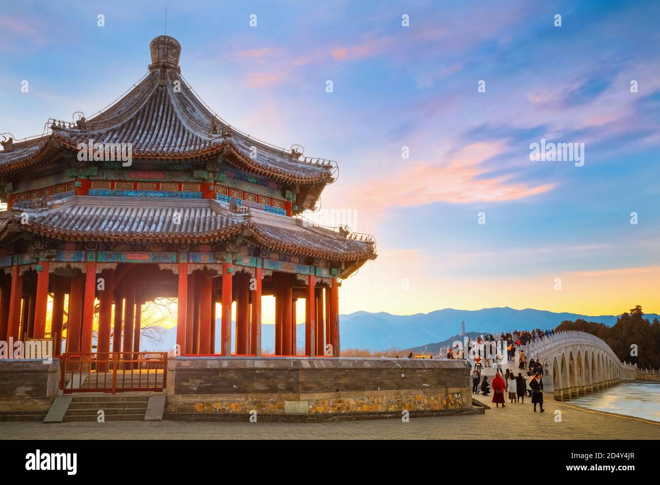 Beijing, Chine - Jan 13 2020: Pavillon Kuoru au Palais d'été, situé au milieu du barrage est à l'est du pont de l'arche 17 qui relie à Banque D'Images