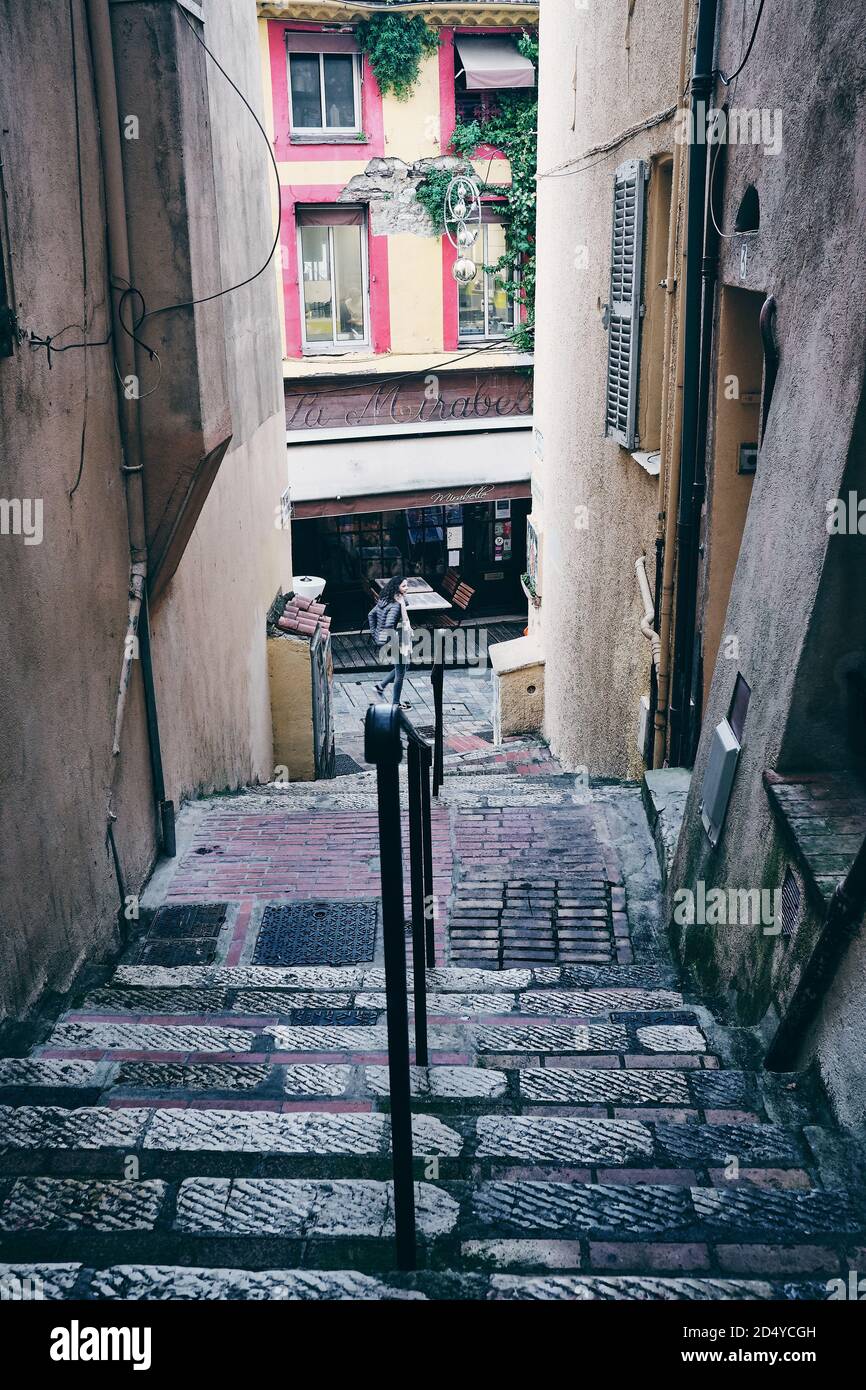 Belle photo d'une rue de la vieille ville de Suquet, Cannes, France Banque D'Images