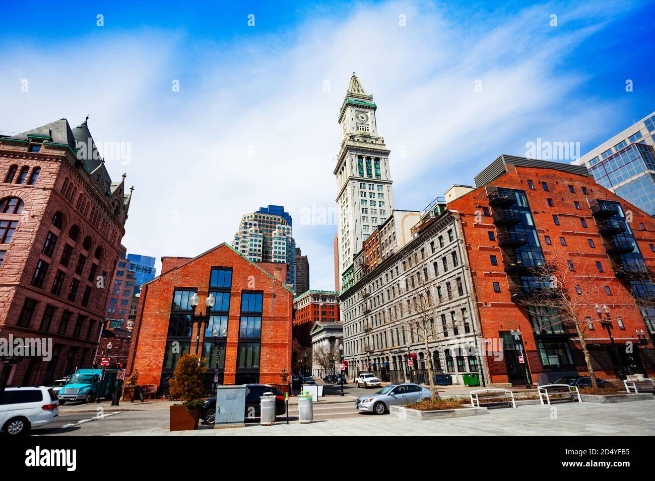 Les bâtiments de la rue centrale ont vue sur le centre-ville de Boston depuis Rose Kennedy Greenway Banque D'Images