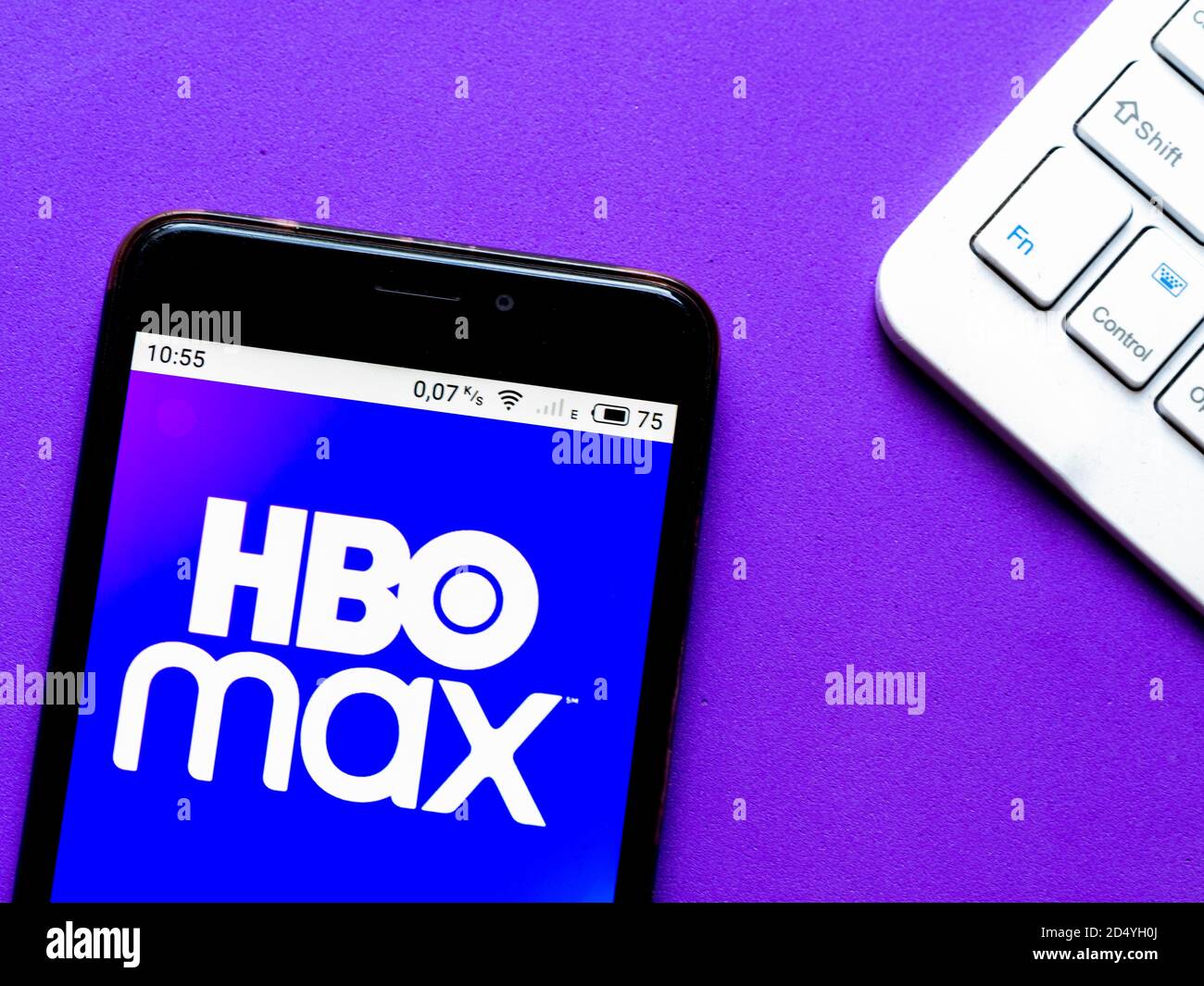 Sur cette photo, le logo de l'appareil HBO Max: Stream TV & Movies de WarnerMedia est visible sur un smartphone Banque D'Images