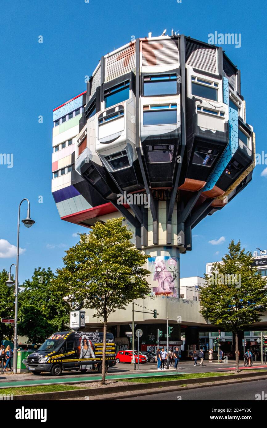 Bierpinsel, Tour de la bruette à bière Pop-Art immeuble futuriste conçu par les architectes Ralf Schüler Ursulina Schüler-Witte et construit en 1972-76 à Steglitz-Berlin Banque D'Images