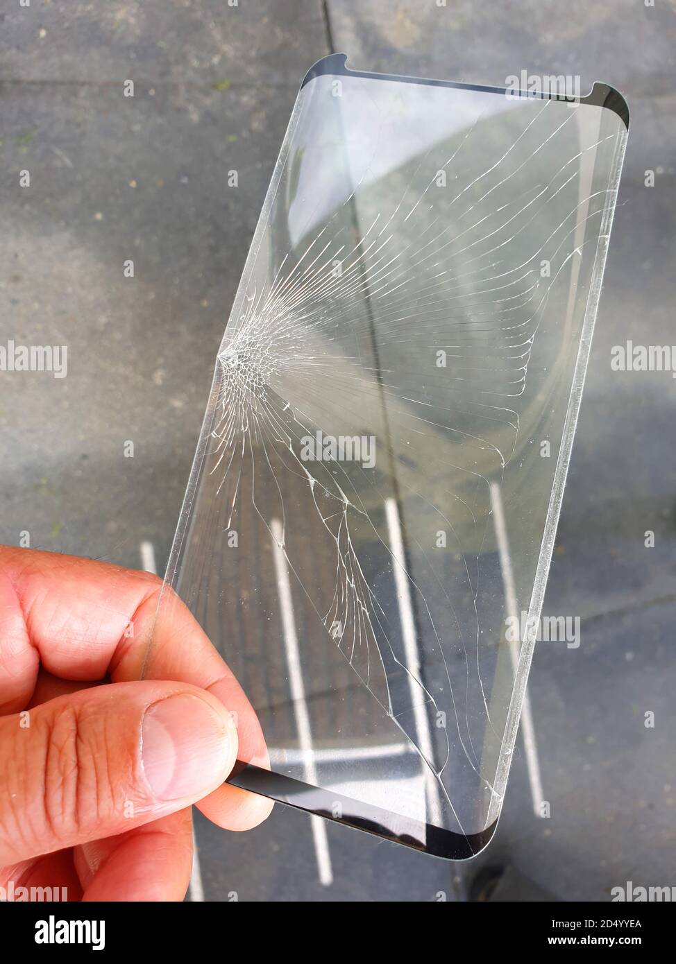 verre de protection cassé d'un téléphone cellulaire Banque D'Images