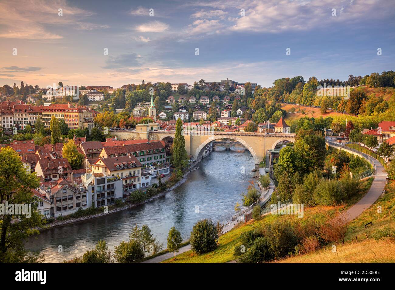 Ville de Berne. Image du paysage urbain de la capitale de Berne, Suisse, au beau coucher du soleil d'automne. Banque D'Images