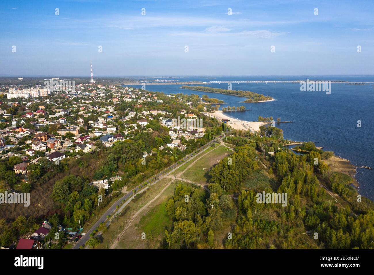 La ville de Cherkasy magnifique vue panoramique aérienne de la rivière Dniepr. Banque D'Images