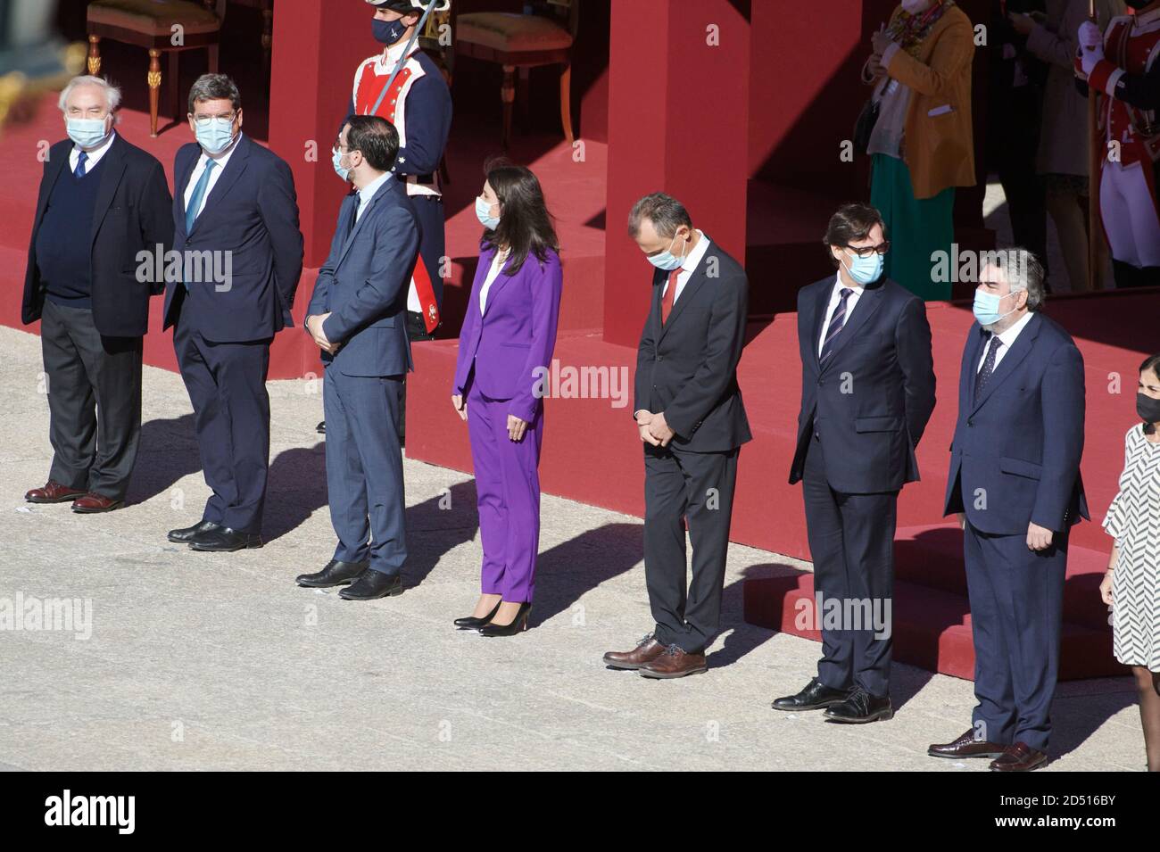 Madrid, Madrid, Espagne. 12 octobre 2020. Alberto Garzon, Irene Montero, Pedro Duque, Salvador Illa, Manuel Castells assiste au défilé militaire de la Journée nationale au Palais Royal le 12 octobre 2020 à Madrid, Espagne crédit: Jack Abuin/ZUMA Wire/Alay Live News Banque D'Images