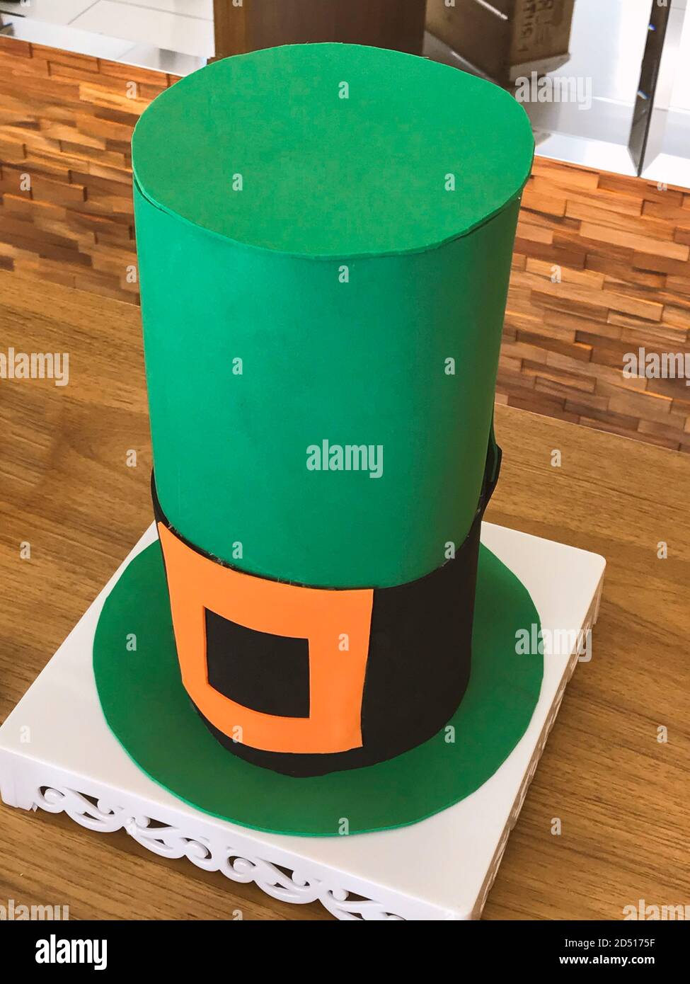 Gateau En Forme De Chapeau Irlandais Pour Le Concept Image Photo Stock Alamy