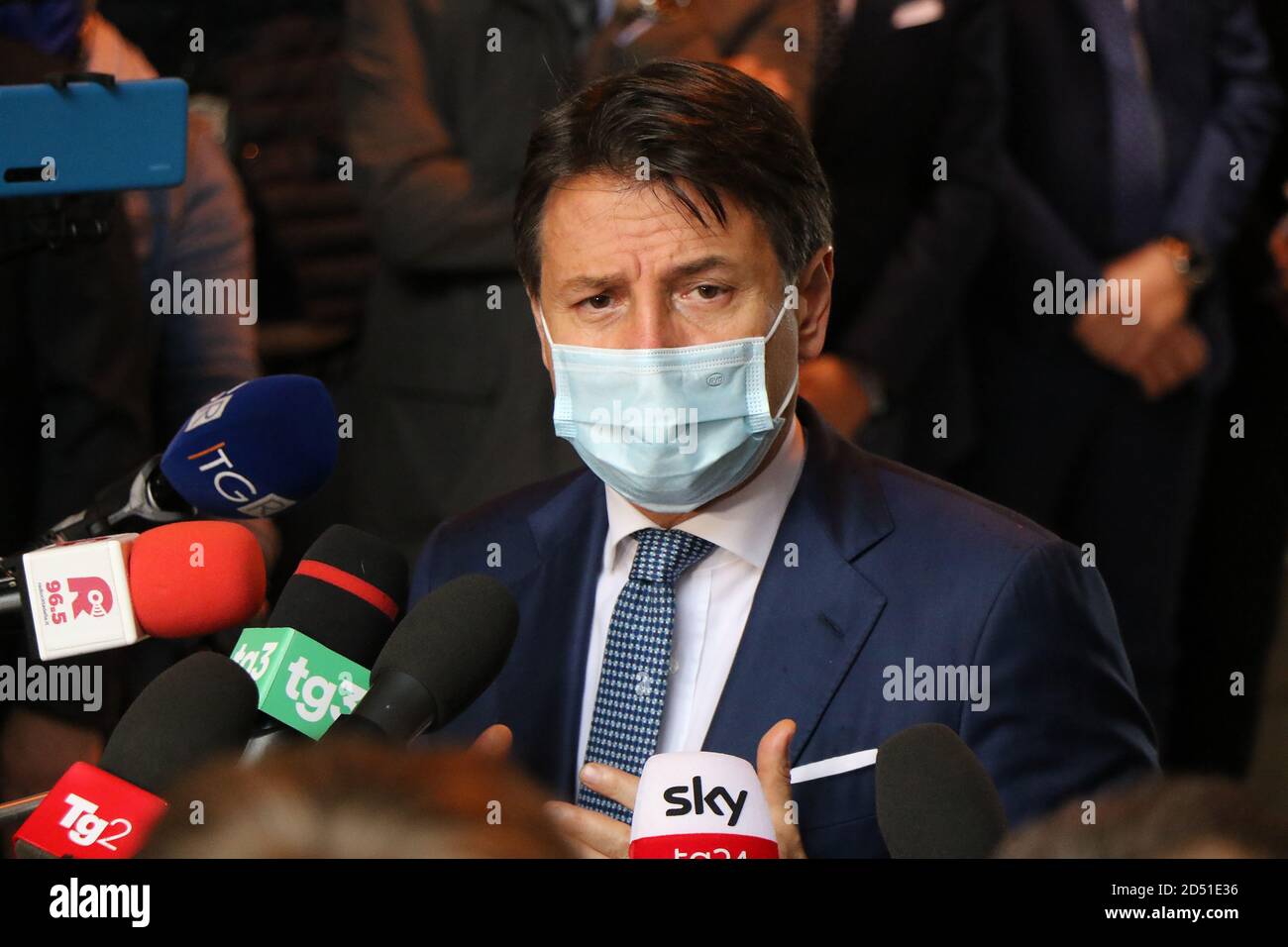 Le Premier ministre italien Giuseppe Conte lors d'une interview à la presse. Taranto, Puglia, Italie Banque D'Images