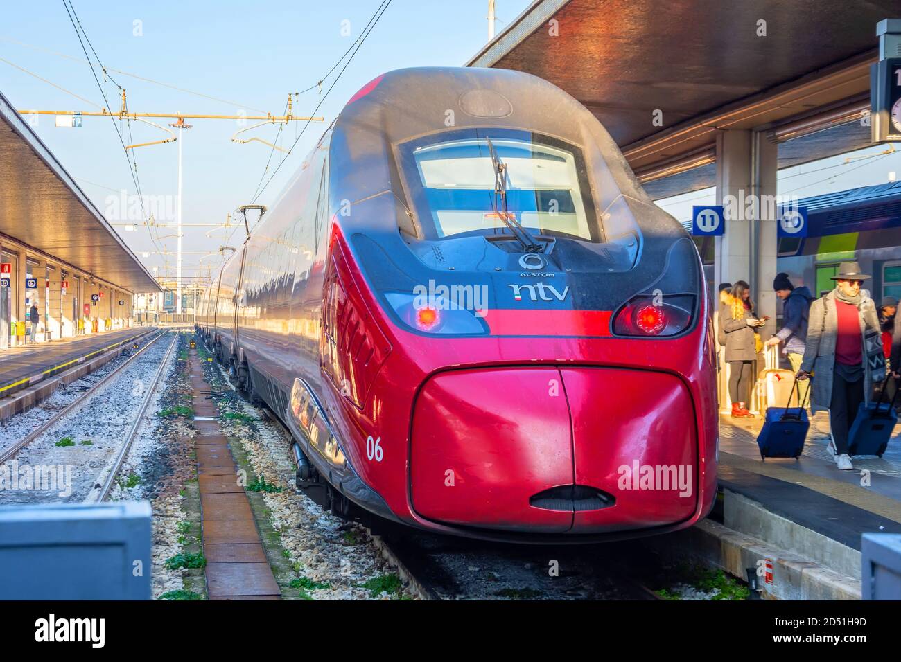 Train à grande vitesse Italo de la société NTV Alstom est un train rapide et technologique en Italie. Italie, Venise, 30 décembre 2018 Banque D'Images