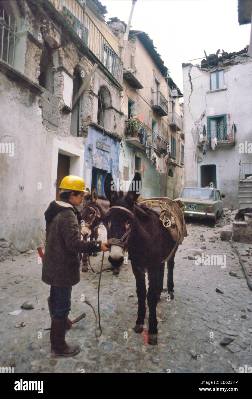 - terremeto à Irpinia (novembre 1980) - tremblement de terre à Irpinia (Novembre 1980) Banque D'Images