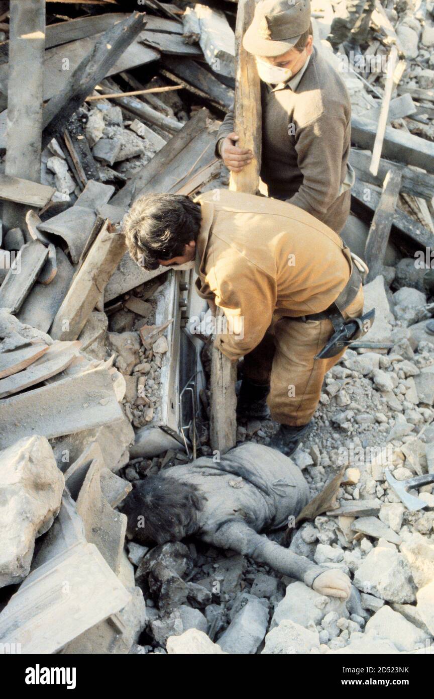 - terremoto à Irpinia (novembre 1980)...- tremblement de terre à Irpinia (novembre 1980). Banque D'Images