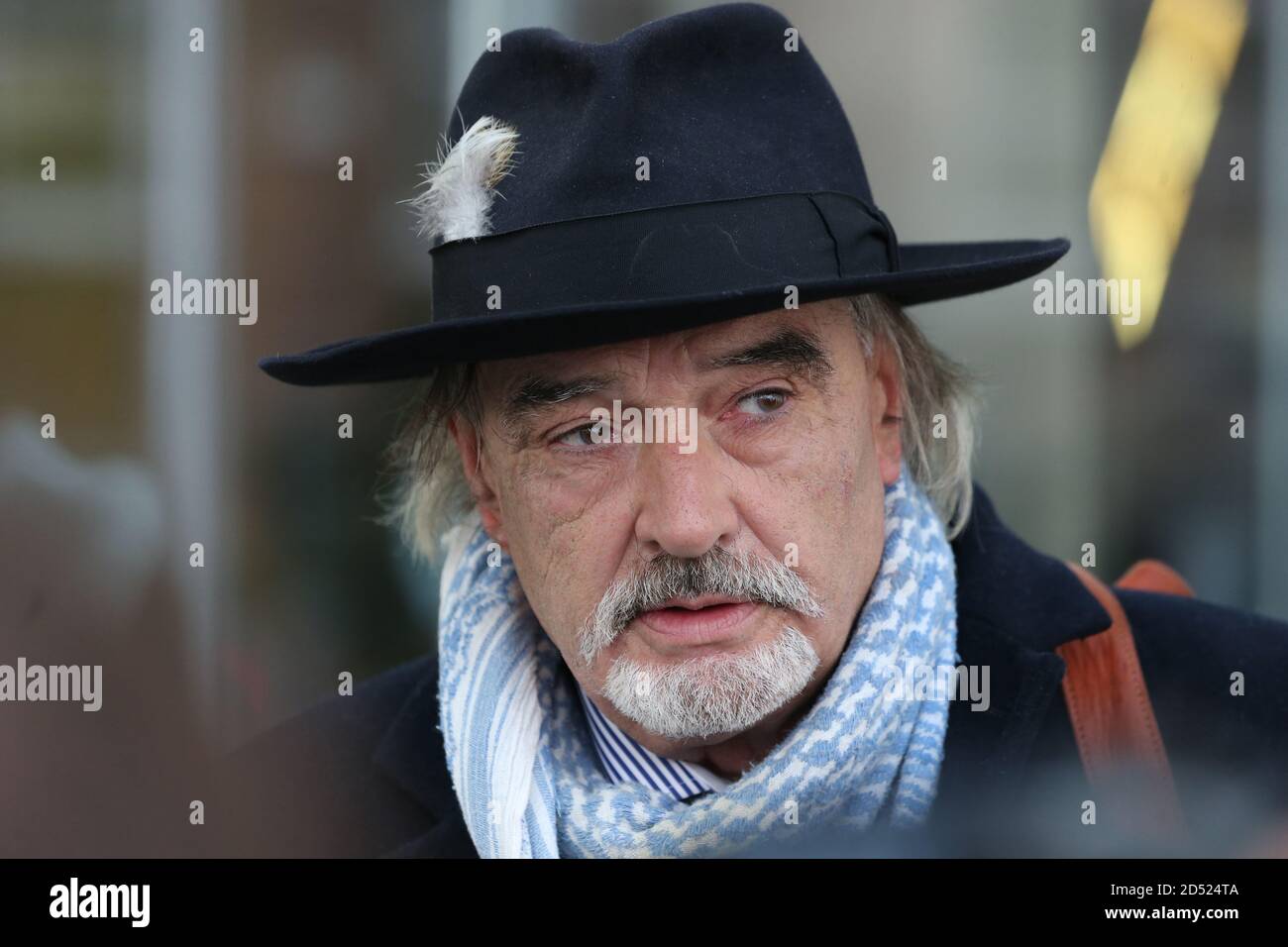 Dublin, Leinster, Irlande. 12/octobre/2020. La haute Cour irlandaise refuse d'extrader Ian Bailey en France pour le meurtre de la citoyenne française Sophie Toscan du Plantier en Irlande en 1996. La photo montre Ian Bailey à l'extérieur du tribunal après la décision. M. Bailey a déjà été reconnu coupable de ce meurtre, en son absence, par un tribunal français. M. Bailey a nié le meurtre. Photo: Sasko Lazarov/RollingNews.ie crédit: RollingNews.ie/Alamy Live News Banque D'Images