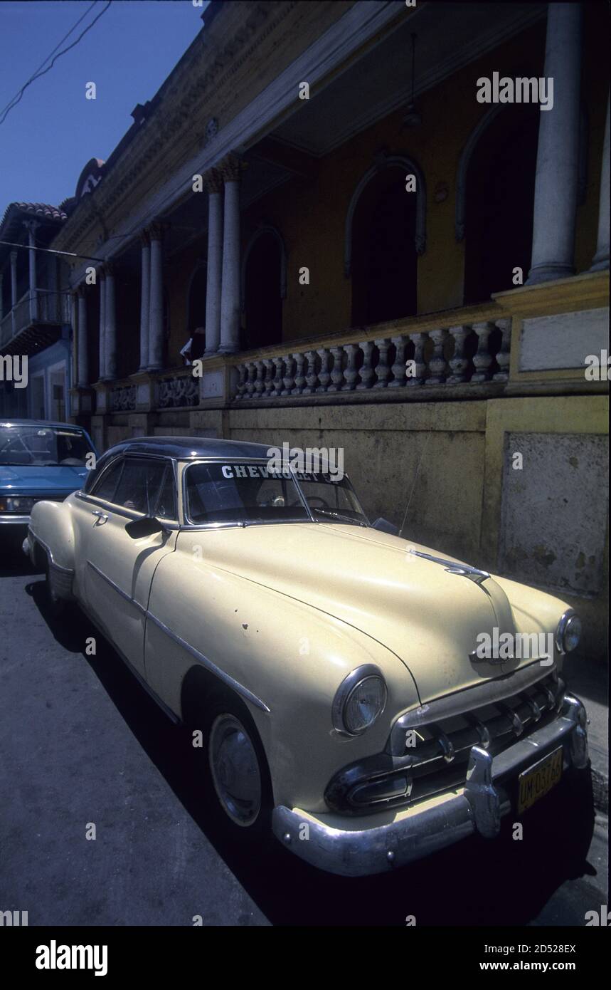 Chevrolet Styline 1952 Deluxe Bel Air dans la Calle Heredia, Santiago de Cuba Banque D'Images