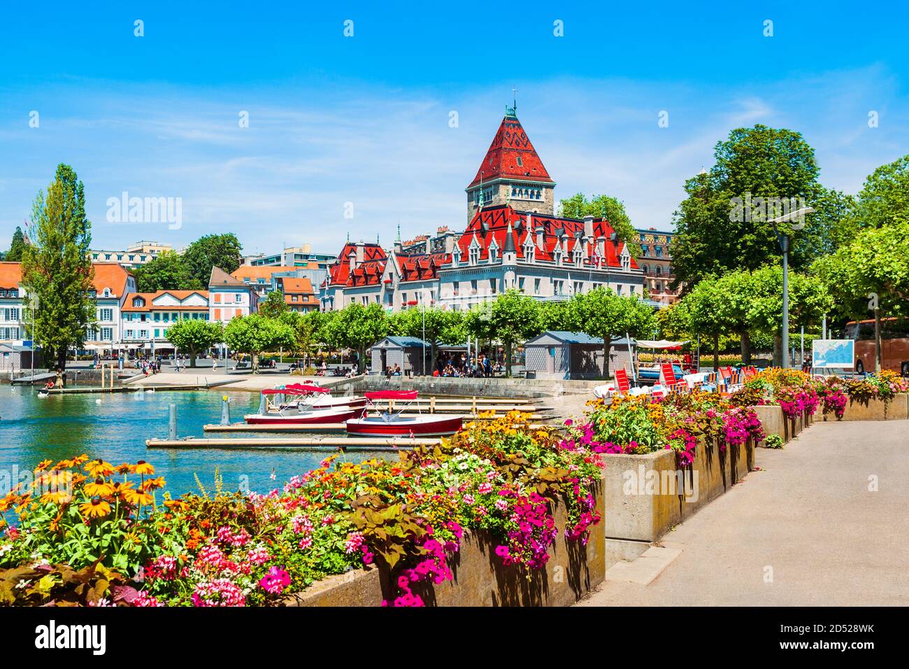 Lac de genève promenade près du château château d'Ouchy, un vieux château médiéval en ville de Lausanne en Suisse Banque D'Images