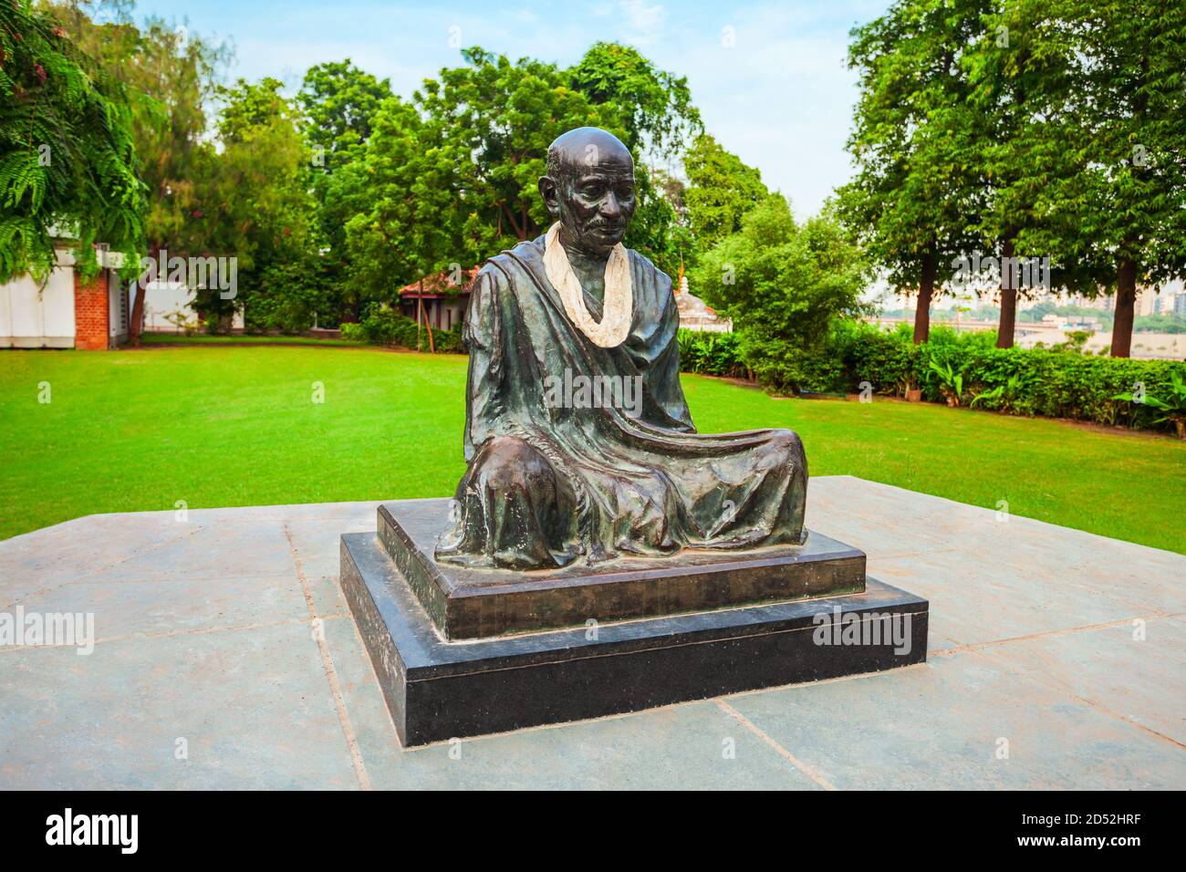 Ahmedabad, INDE - 23 SEPTEMBRE 2019: Statue du Mahatma Gandhi à l'Ashram Sabarmati Gandhi ou Harijan Ashram à Ahmedabad dans l'état du Gujarat De In Banque D'Images