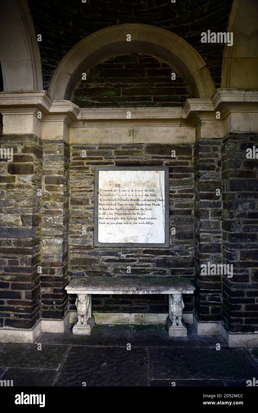 Plaque,poème,jardin en contrebas, rond, ovale, jardins,jardins Heywood,jardin,conception formelle,architecte, Sir Edwin Lutyens, Ballinakill,Laois, Irlande,RM Flora Banque D'Images