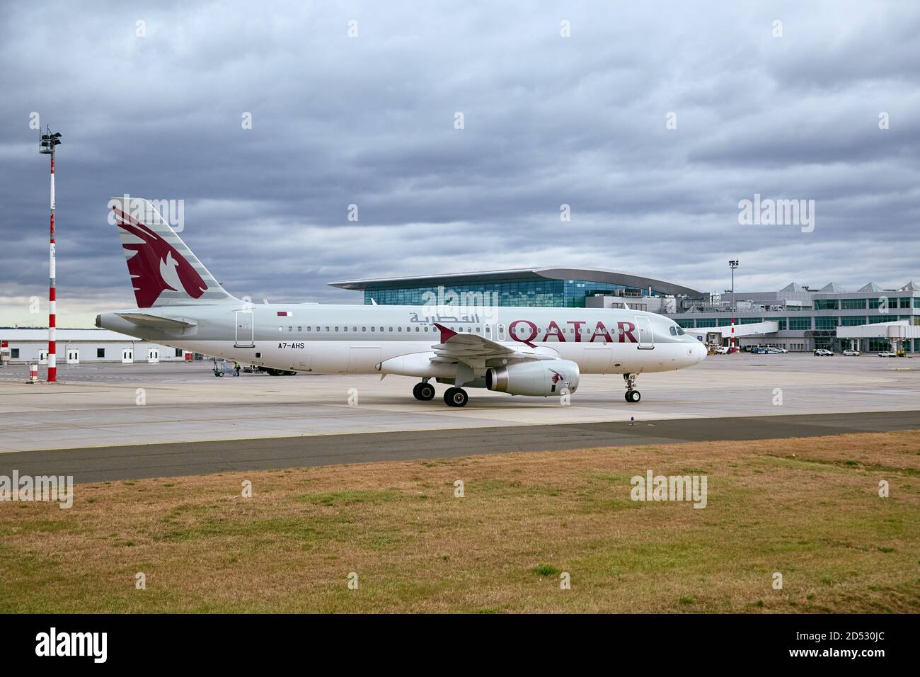 Le roulage à l'aéroport à l'avion Banque D'Images