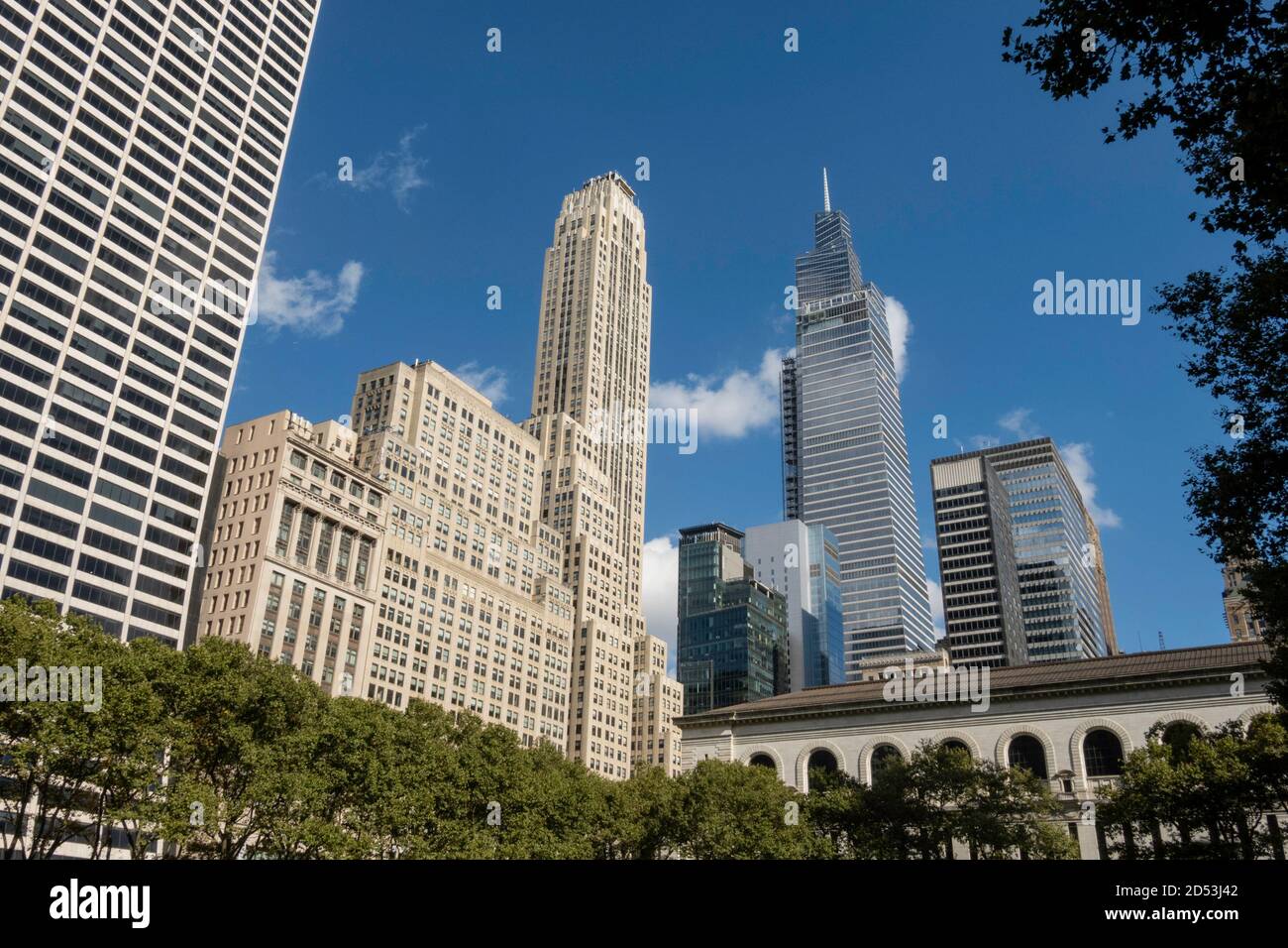 W.R. Grace Building , 500 Fifth Avenue et une tour Vanderbilt au-dessus de Bryant Park, New York Banque D'Images