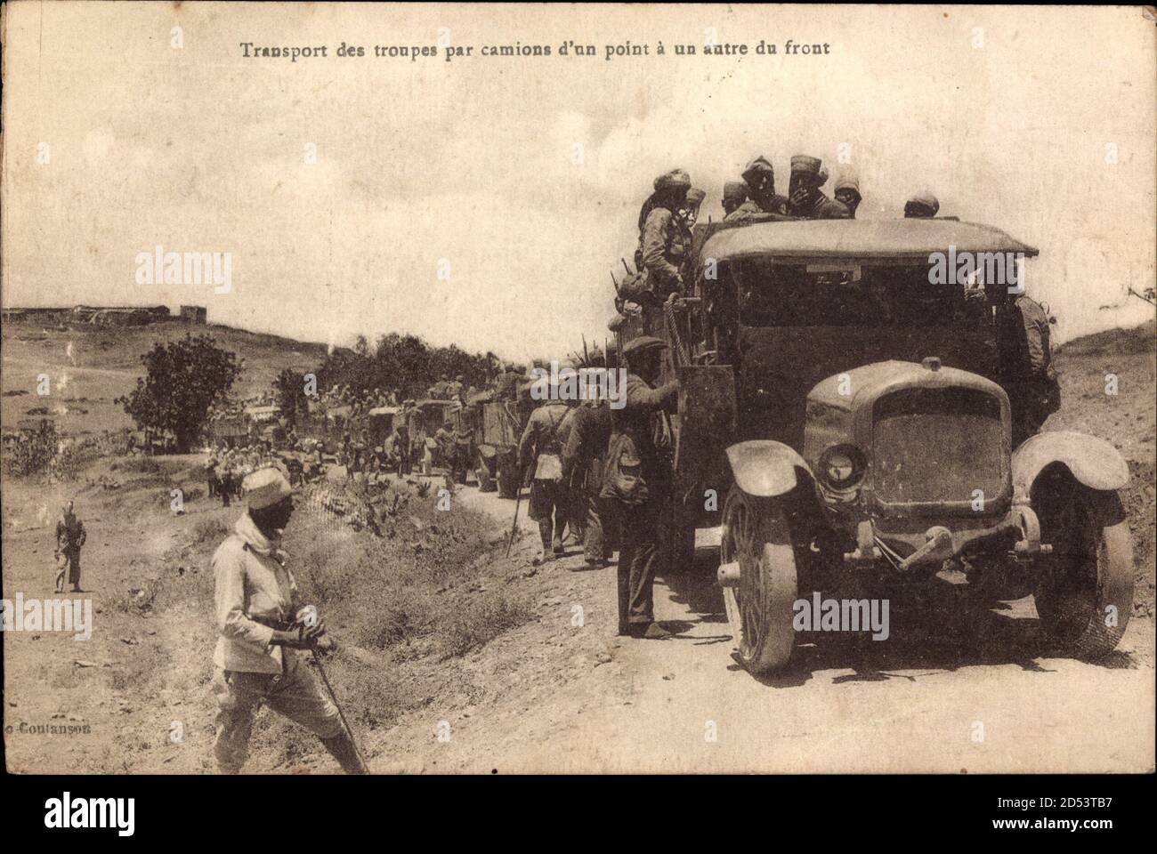 Transport des troupes par camoons dun point a an autre du front, LKW | usage dans le monde entier Banque D'Images